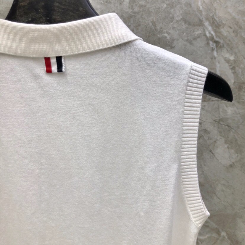 THOM BROWNE 汤姆布朗 TB🌺女款高版本肩织带翻领背心 \n码数：0-2 颜色：白、藏青\n（