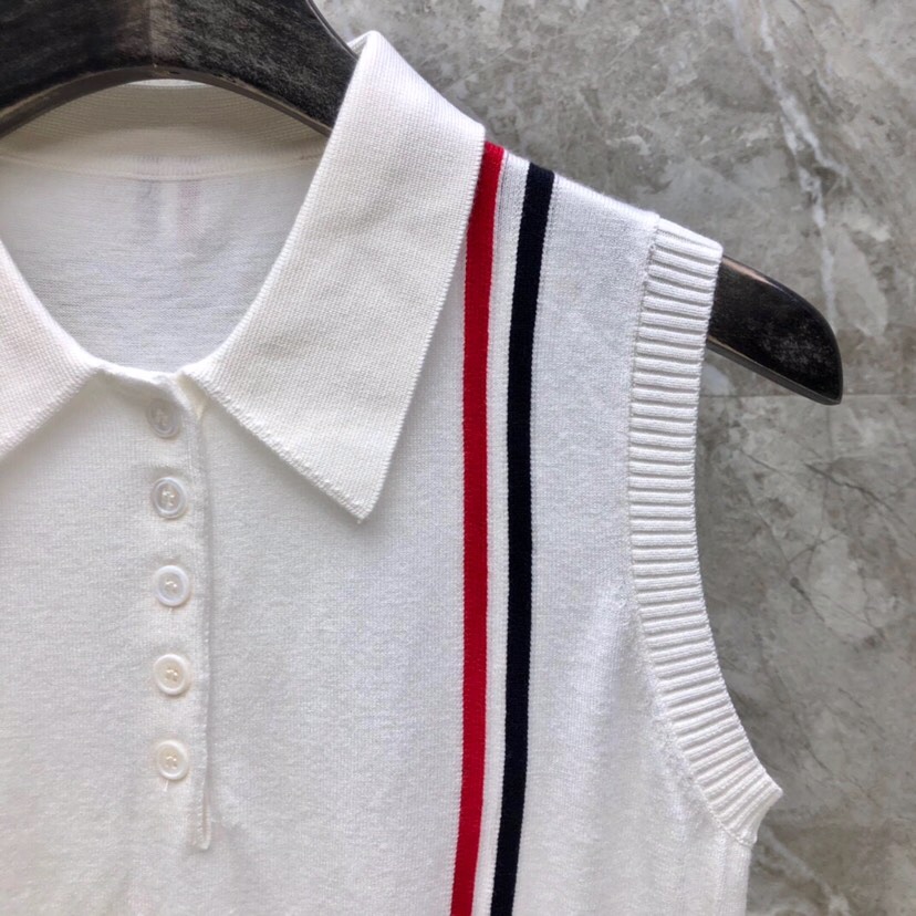 THOM BROWNE 汤姆布朗 TB🌺女款高版本肩织带翻领背心 \n码数：0-2 颜色：白、藏青\n（