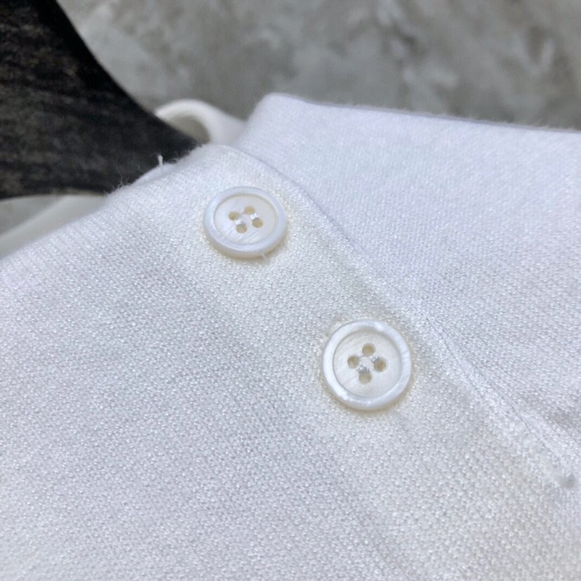 THOM BROWNE 汤姆布朗 TB🌺女款高版本肩织带翻领背心 \n码数：0-2 颜色：白、藏青\n（