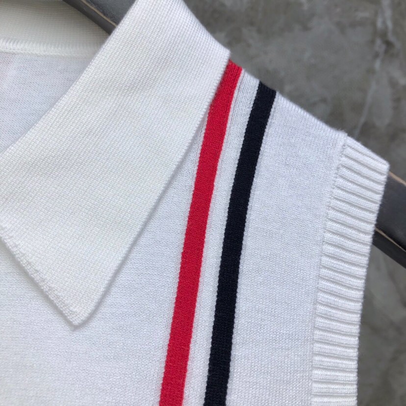 THOM BROWNE 汤姆布朗 TB🌺女款高版本肩织带翻领背心 \n码数：0-2 颜色：白、藏青\n（