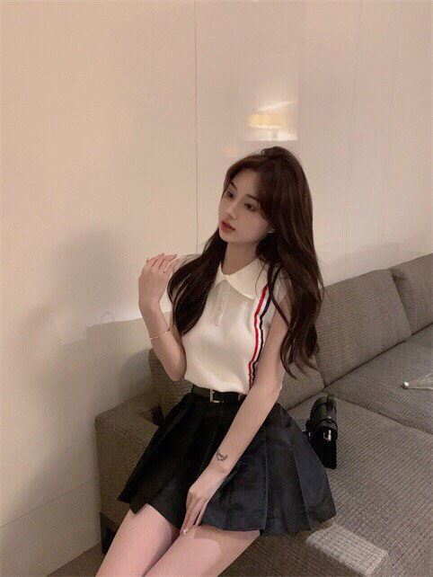 THOM BROWNE 汤姆布朗 TB🌺女款高版本肩织带翻领背心 \n码数：0-2 颜色：白、藏青\n（