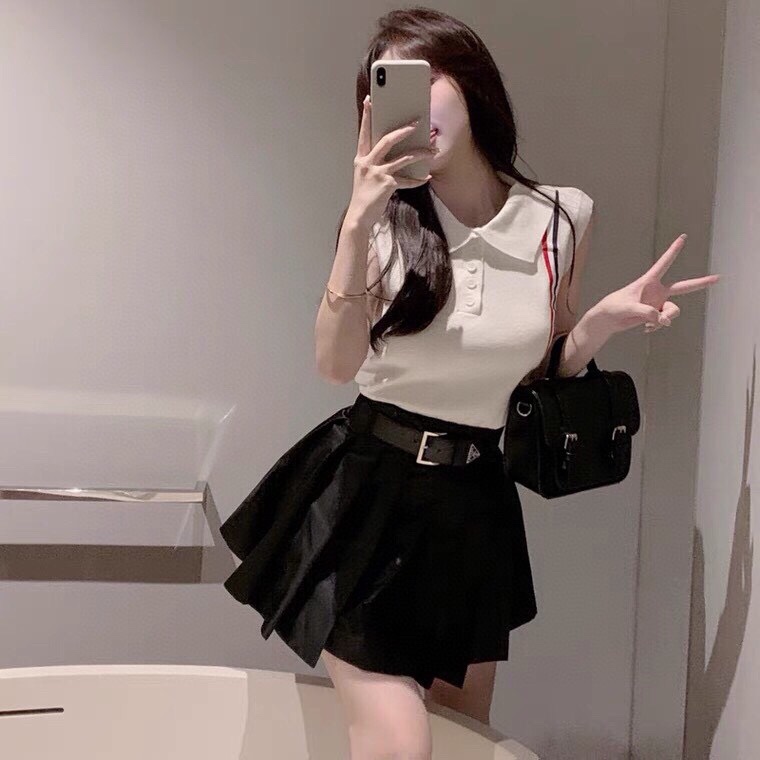 THOM BROWNE 汤姆布朗 TB🌺女款高版本肩织带翻领背心 \n码数：0-2 颜色：白、藏青\n（