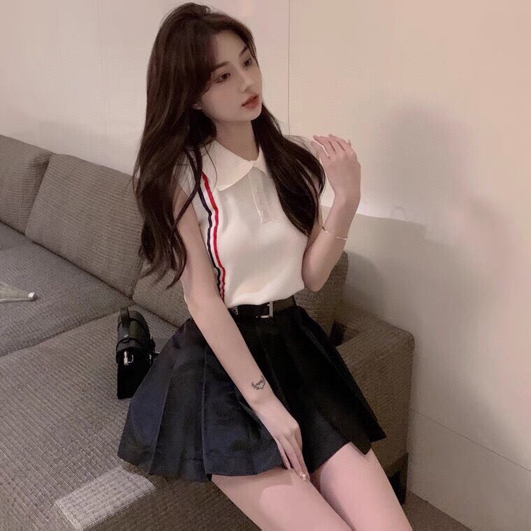 THOM BROWNE 汤姆布朗 TB🌺女款高版本肩织带翻领背心 \n码数：0-2 颜色：白、藏青\n（