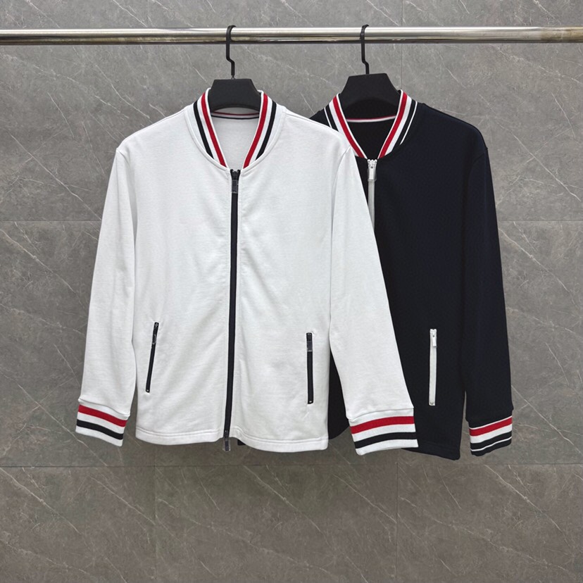 THOM BROWNE 汤姆布朗 TB新季领袖红白蓝螺纹棒球领夹克外套 \n码数：1-4 颜色：藏青 白