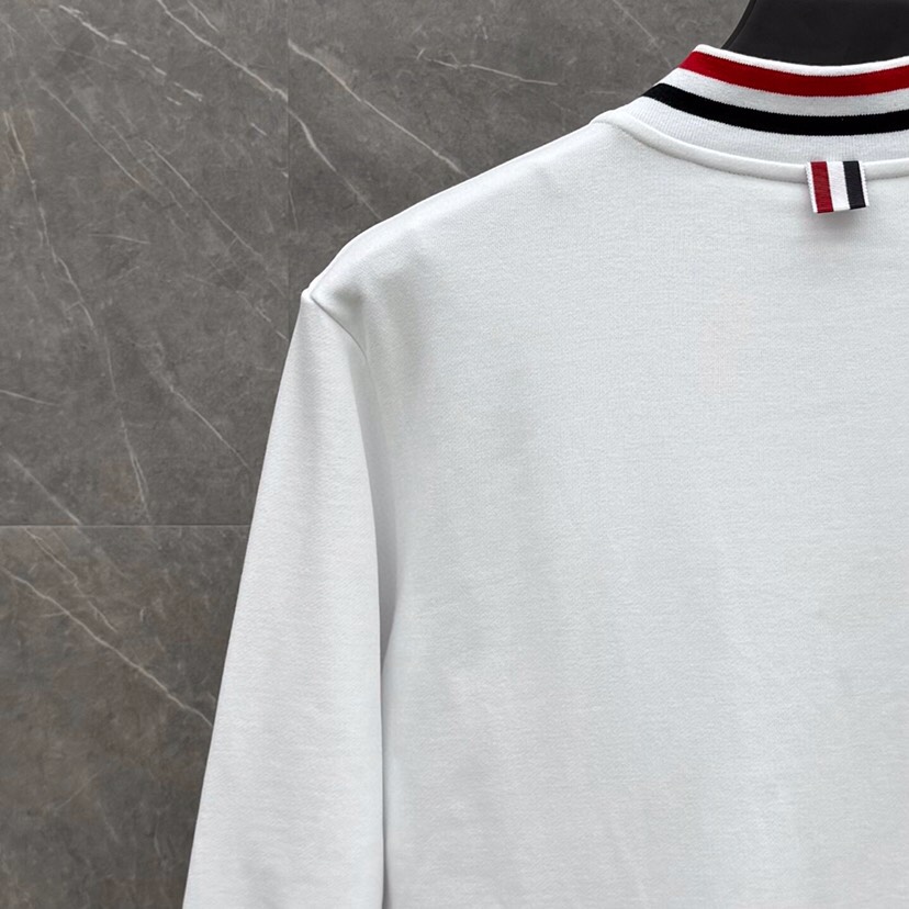 THOM BROWNE 汤姆布朗 TB新季领袖红白蓝螺纹棒球领夹克外套 \n码数：1-4 颜色：藏青 白