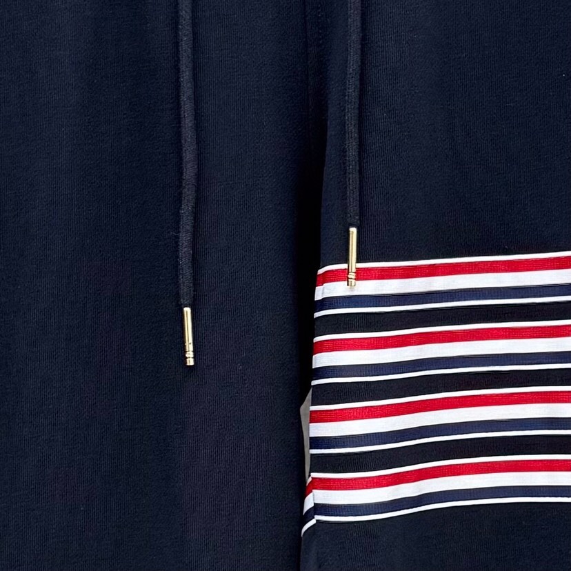 THOM BROWNE 汤姆布朗 TB新季领袖红白蓝螺纹棒球领夹克外套套装码数：1-4  颜色：藏青  