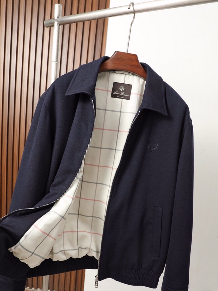 Loro Piana 诺悠翩雅lP🆕 羊毛立领夹克外套，简约而利落的立领设计便足以吸引你的目光。不仅为整