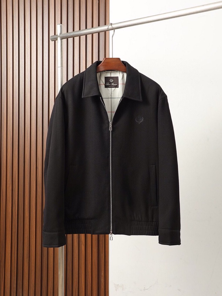 Loro Piana 诺悠翩雅lP🆕 羊毛立领夹克外套，简约而利落的立领设计便足以吸引你的目光。不仅为整