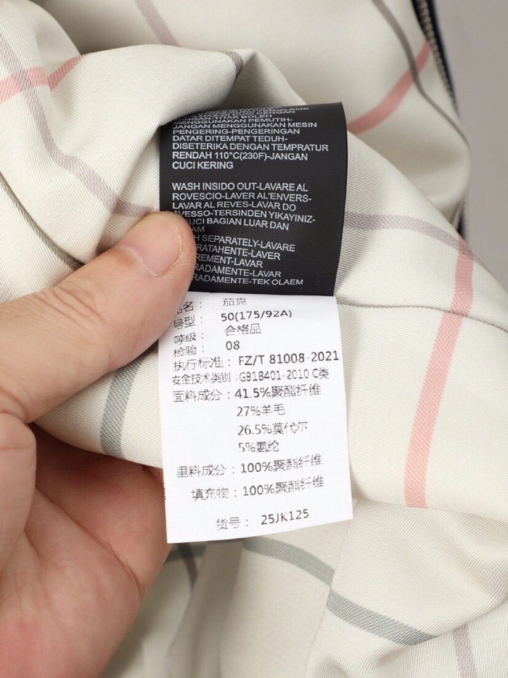 Loro Piana 诺悠翩雅lP🆕 羊毛立领夹克外套，简约而利落的立领设计便足以吸引你的目光。不仅为整
