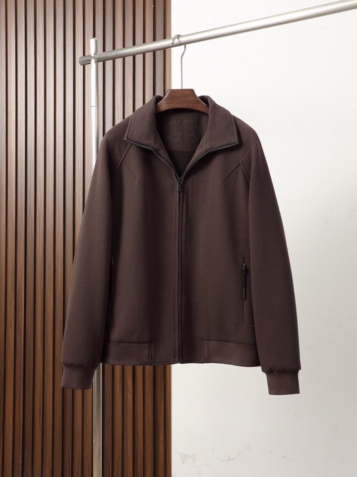 Ermenegildo Zegna 杰尼亚2025fw男装秋冬新品立领夹克外套立领设计，在保持时尚感的同
