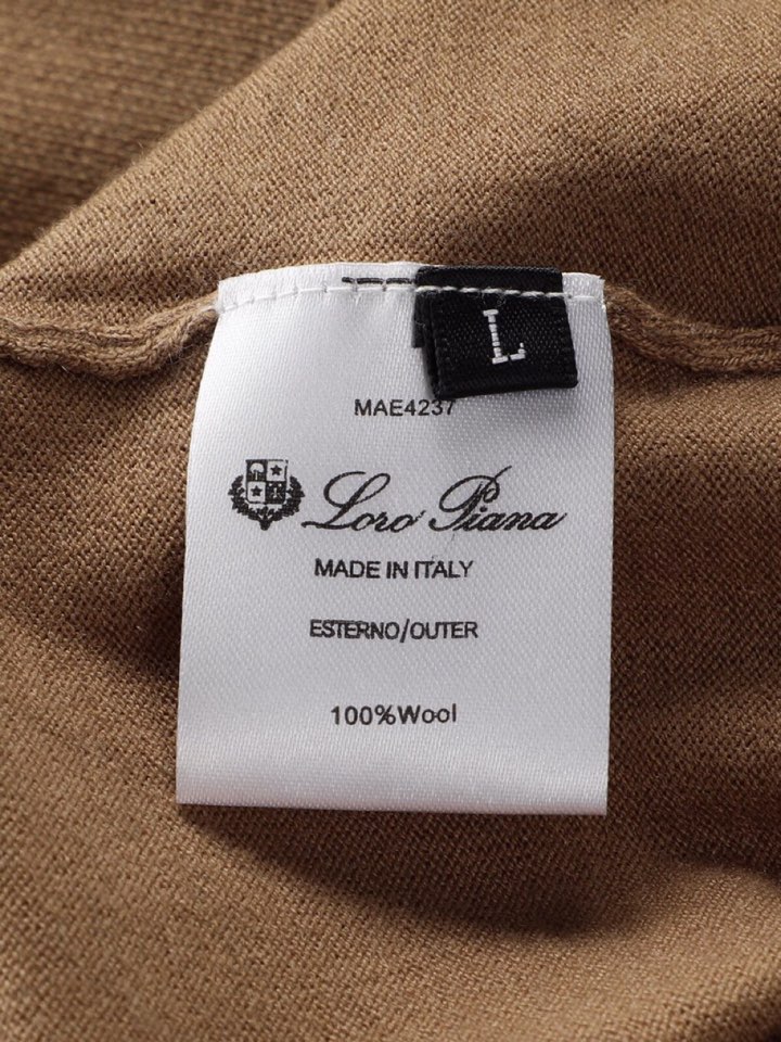 Loro Piana 诺悠翩雅lP🆕 秋冬新品羊毛针织翻领毛衣针织衫系列\n超级简约大方的版型设计，下摆