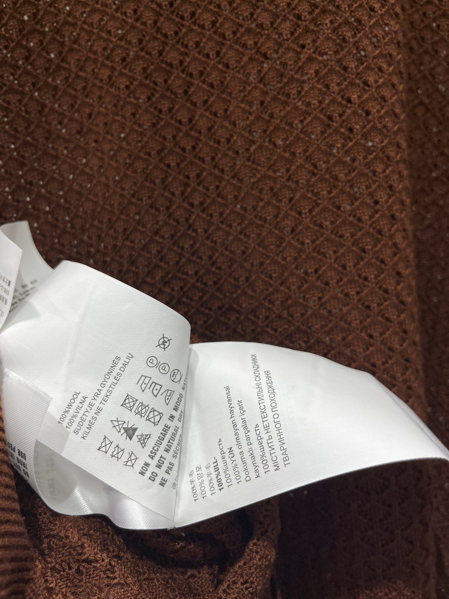 𝗠𝗜𝗨𝗠𝗜𝗨*缪缪新款复古刺绣镂空修身翻领长袖针织开衫复古又精致的刺绣镂空设计深深吸引住了😍细腻得不像话