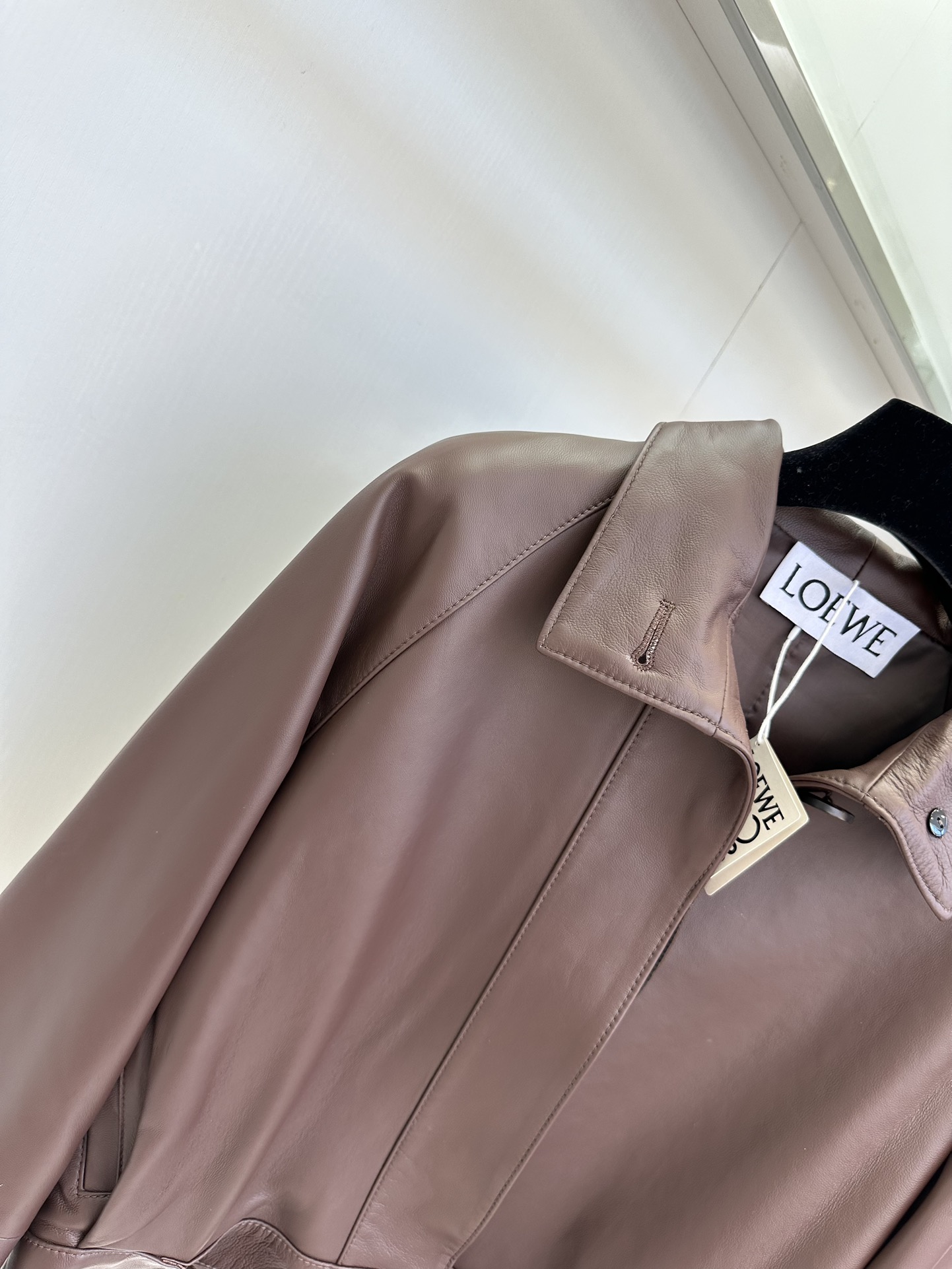 25 F 好期待秋冬呀，想要把这款皮衣狠狠焊在身上，又酷又飒的机车款皮衣 谁能不爱？ 采用意大利进口胎羊