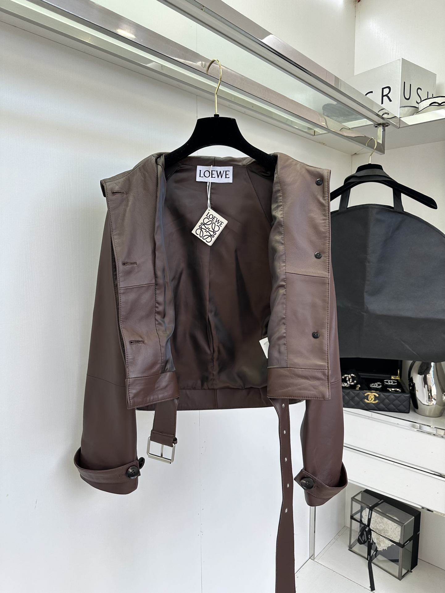 25 F 好期待秋冬呀，想要把这款皮衣狠狠焊在身上，又酷又飒的机车款皮衣 谁能不爱？ 采用意大利进口胎羊