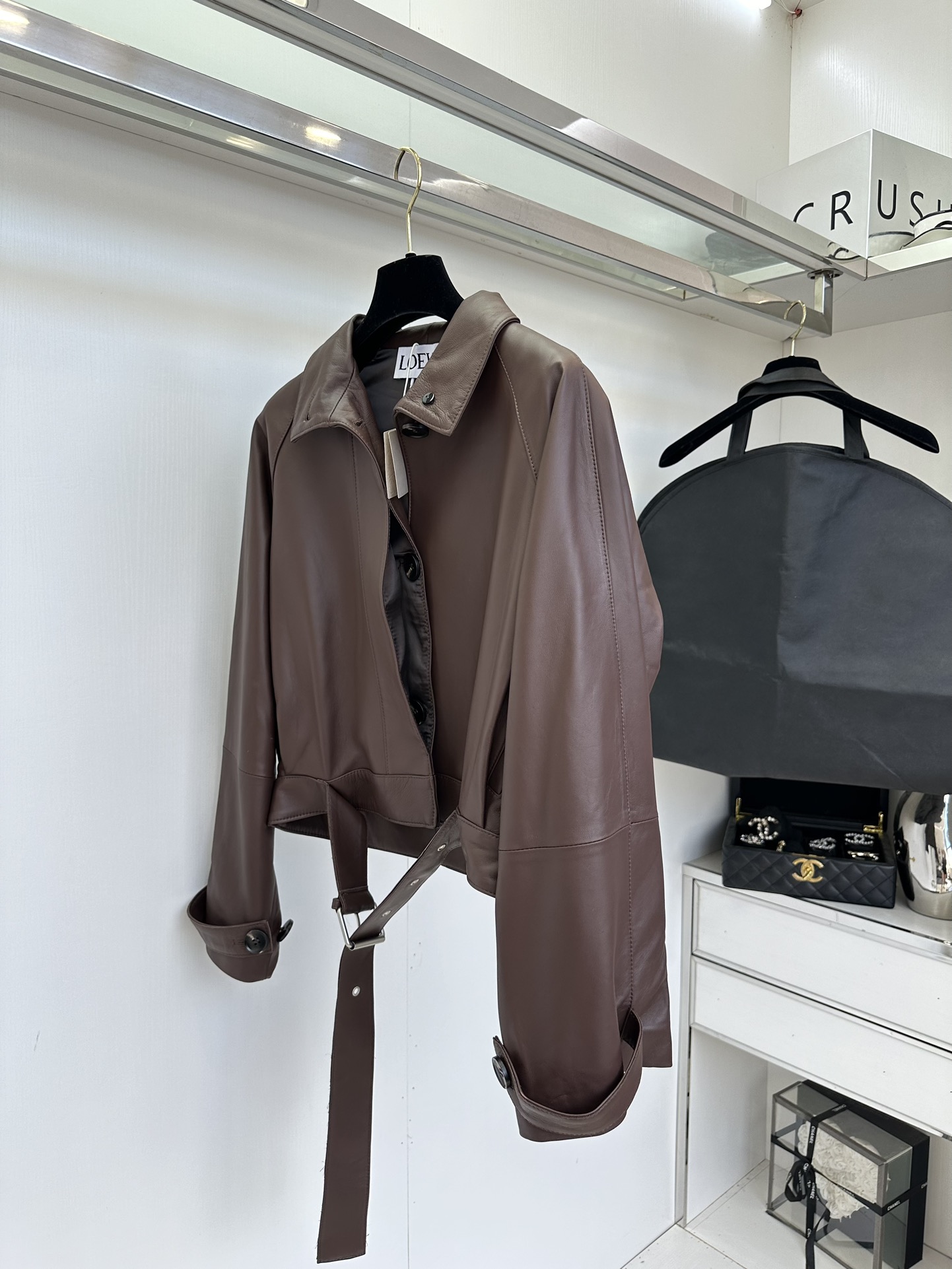 25 F 好期待秋冬呀，想要把这款皮衣狠狠焊在身上，又酷又飒的机车款皮衣 谁能不爱？ 采用意大利进口胎羊