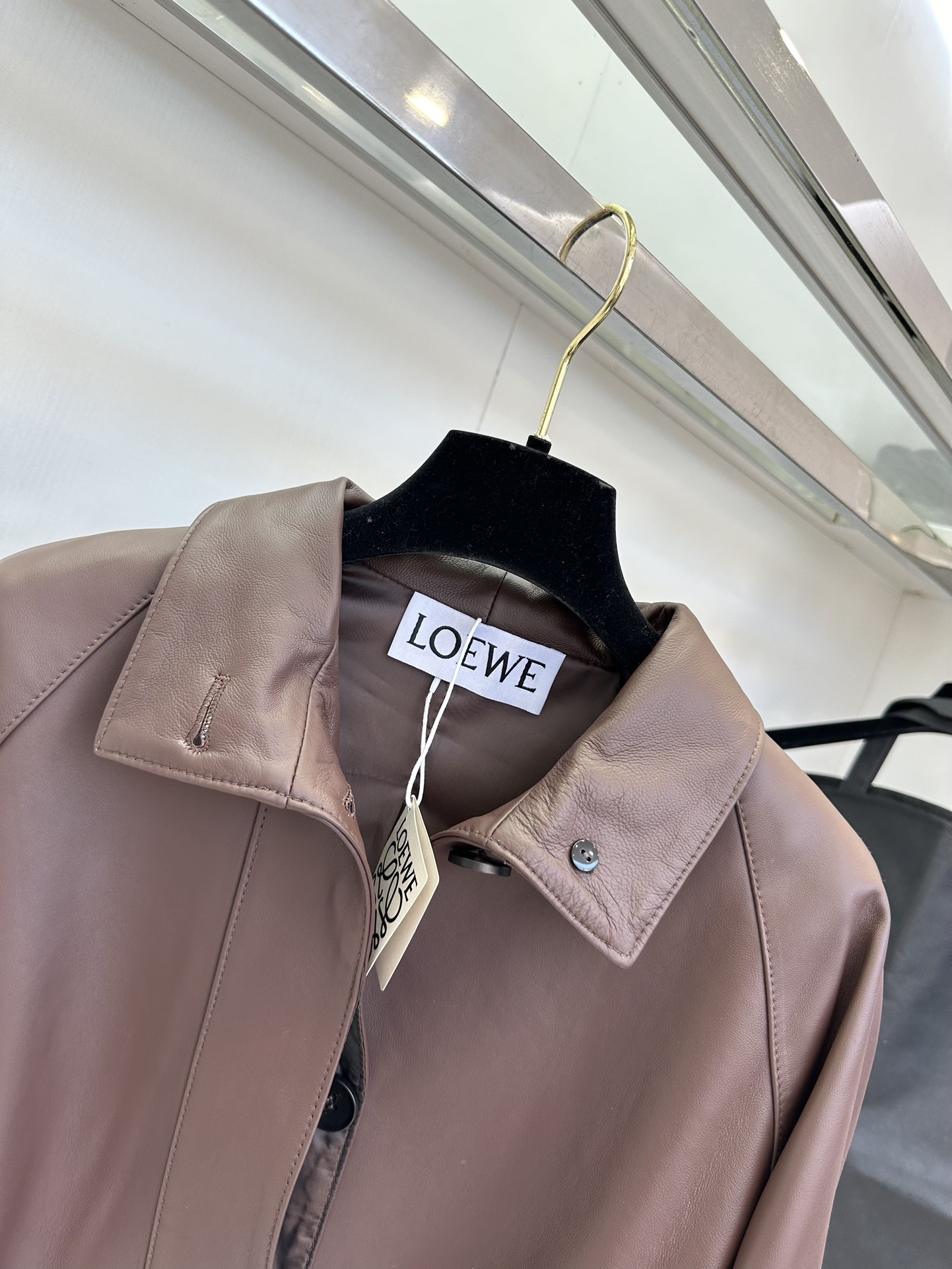 25 F 好期待秋冬呀，想要把这款皮衣狠狠焊在身上，又酷又飒的机车款皮衣 谁能不爱？ 采用意大利进口胎羊