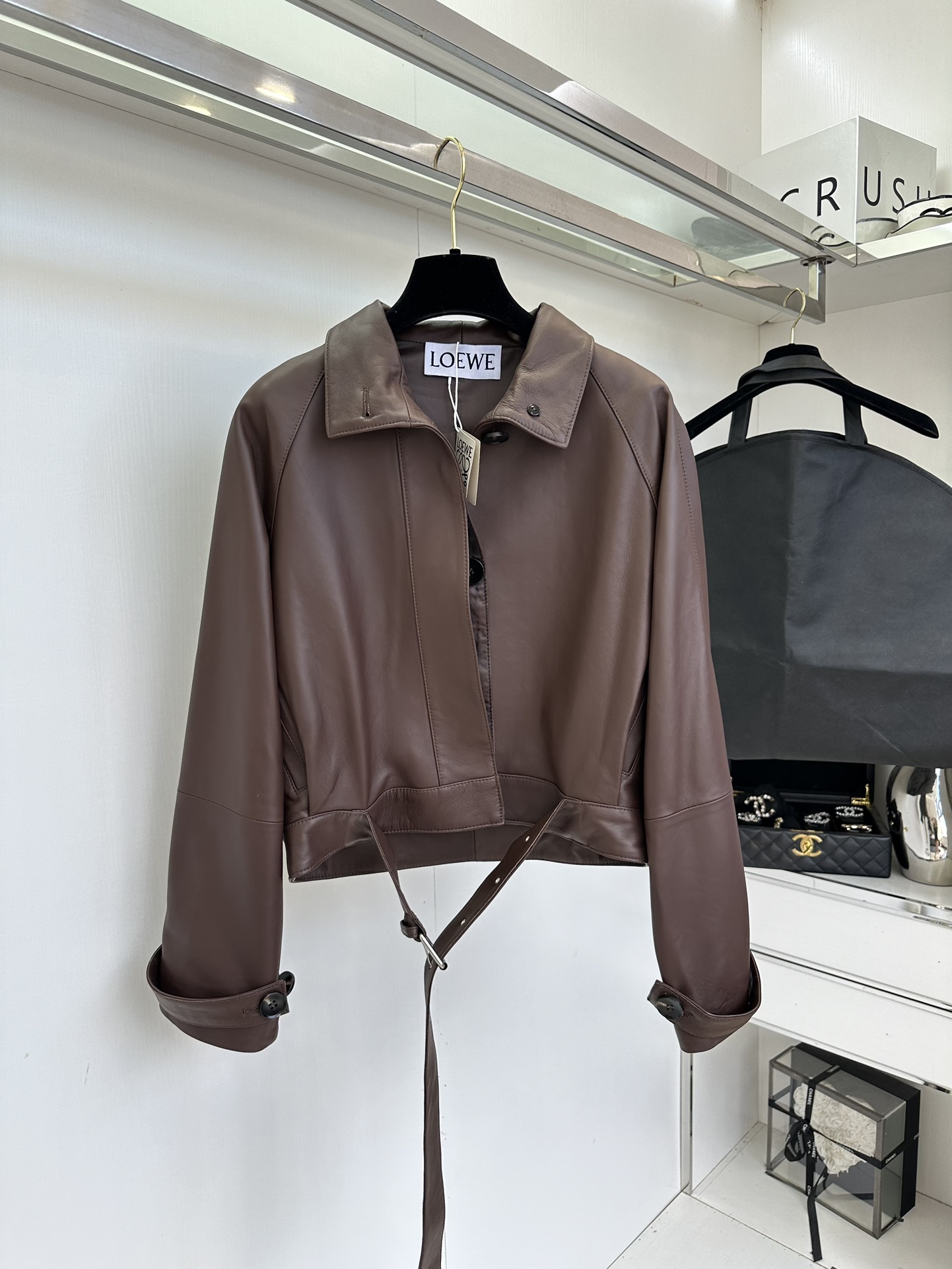 25 F 好期待秋冬呀，想要把这款皮衣狠狠焊在身上，又酷又飒的机车款皮衣 谁能不爱？ 采用意大利进口胎羊