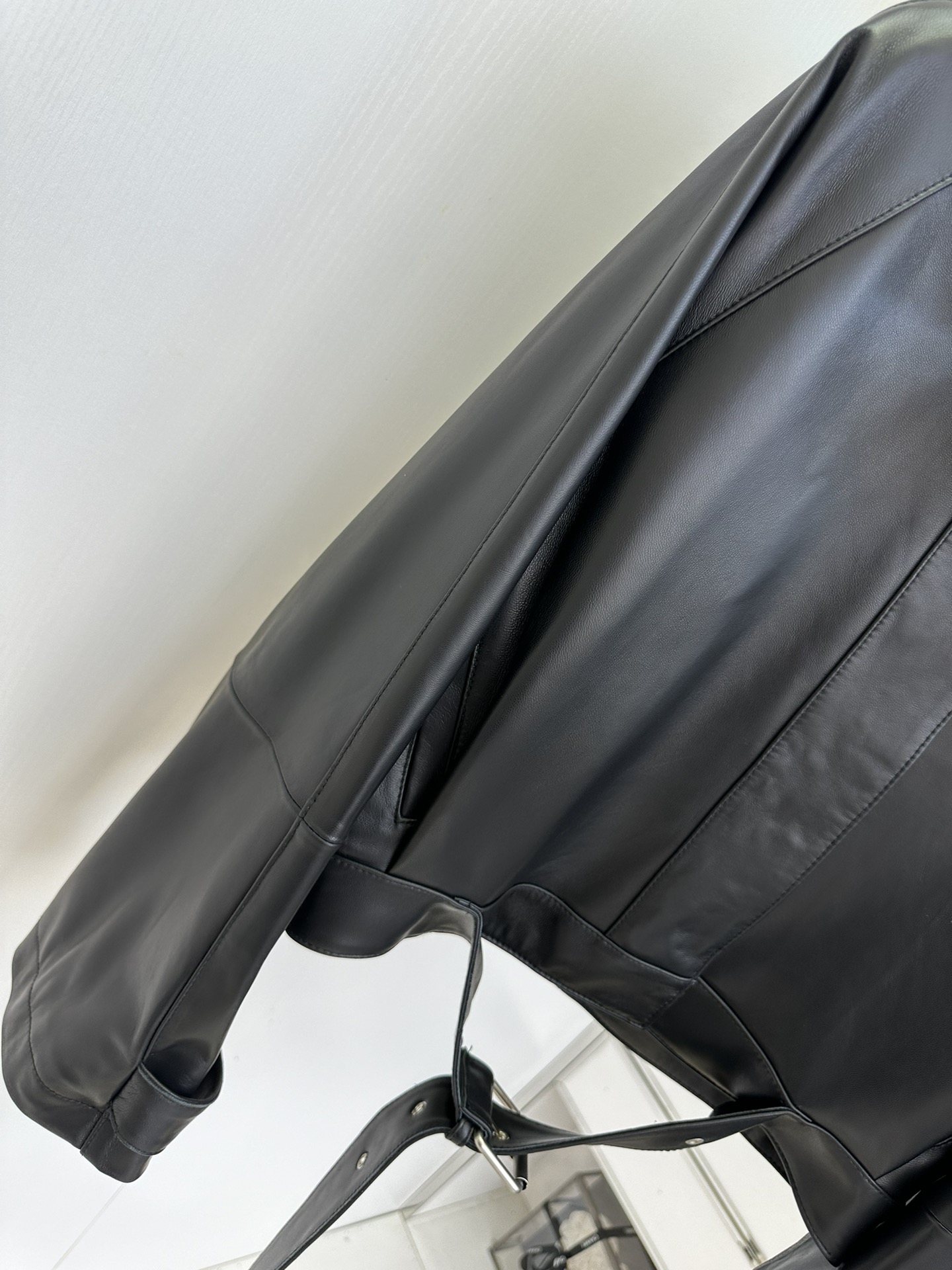 25 F 好期待秋冬呀，想要把这款皮衣狠狠焊在身上，又酷又飒的机车款皮衣 谁能不爱？ 采用意大利进口胎羊