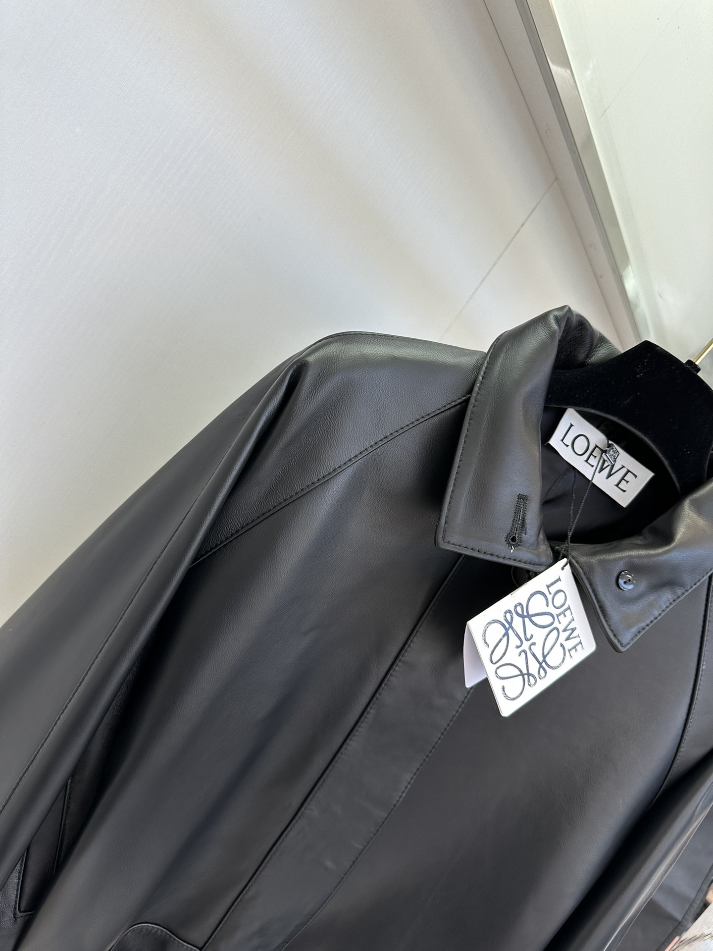 25 F 好期待秋冬呀，想要把这款皮衣狠狠焊在身上，又酷又飒的机车款皮衣 谁能不爱？ 采用意大利进口胎羊