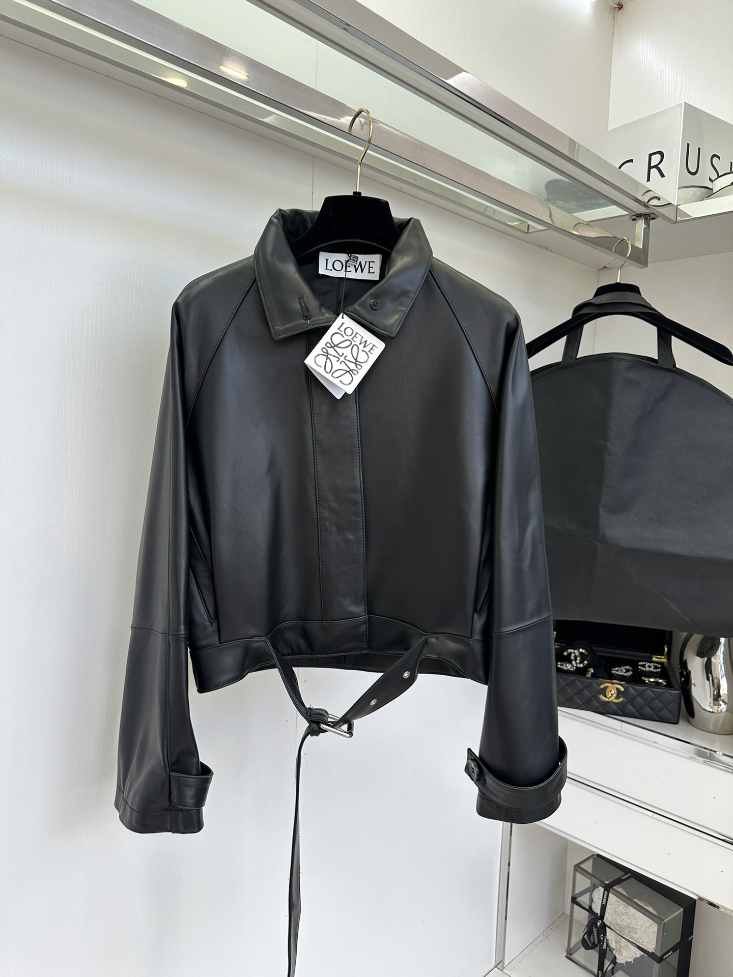 25 F 好期待秋冬呀，想要把这款皮衣狠狠焊在身上，又酷又飒的机车款皮衣 谁能不爱？ 采用意大利进口胎羊