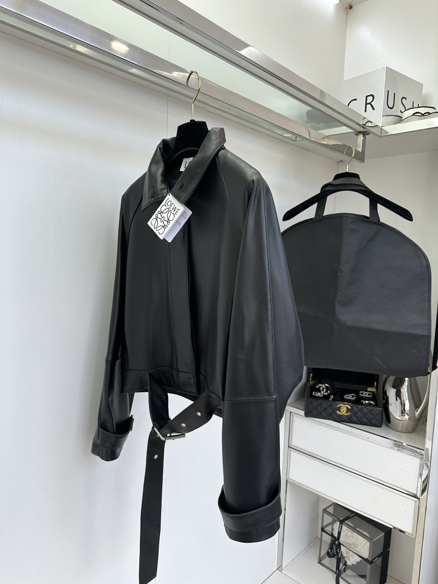 25 F 好期待秋冬呀，想要把这款皮衣狠狠焊在身上，又酷又飒的机车款皮衣 谁能不爱？ 采用意大利进口胎羊