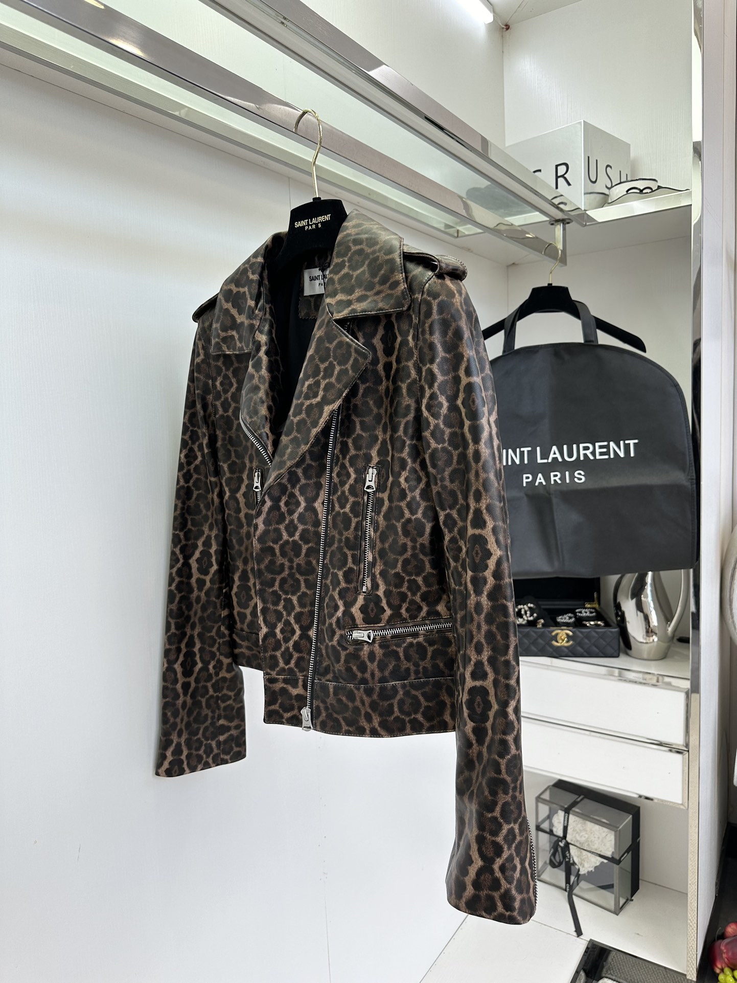 Women's Leopard Print Sheepskin Biker Jacket - Soft & Stylish 3 i1756710799 2776 1