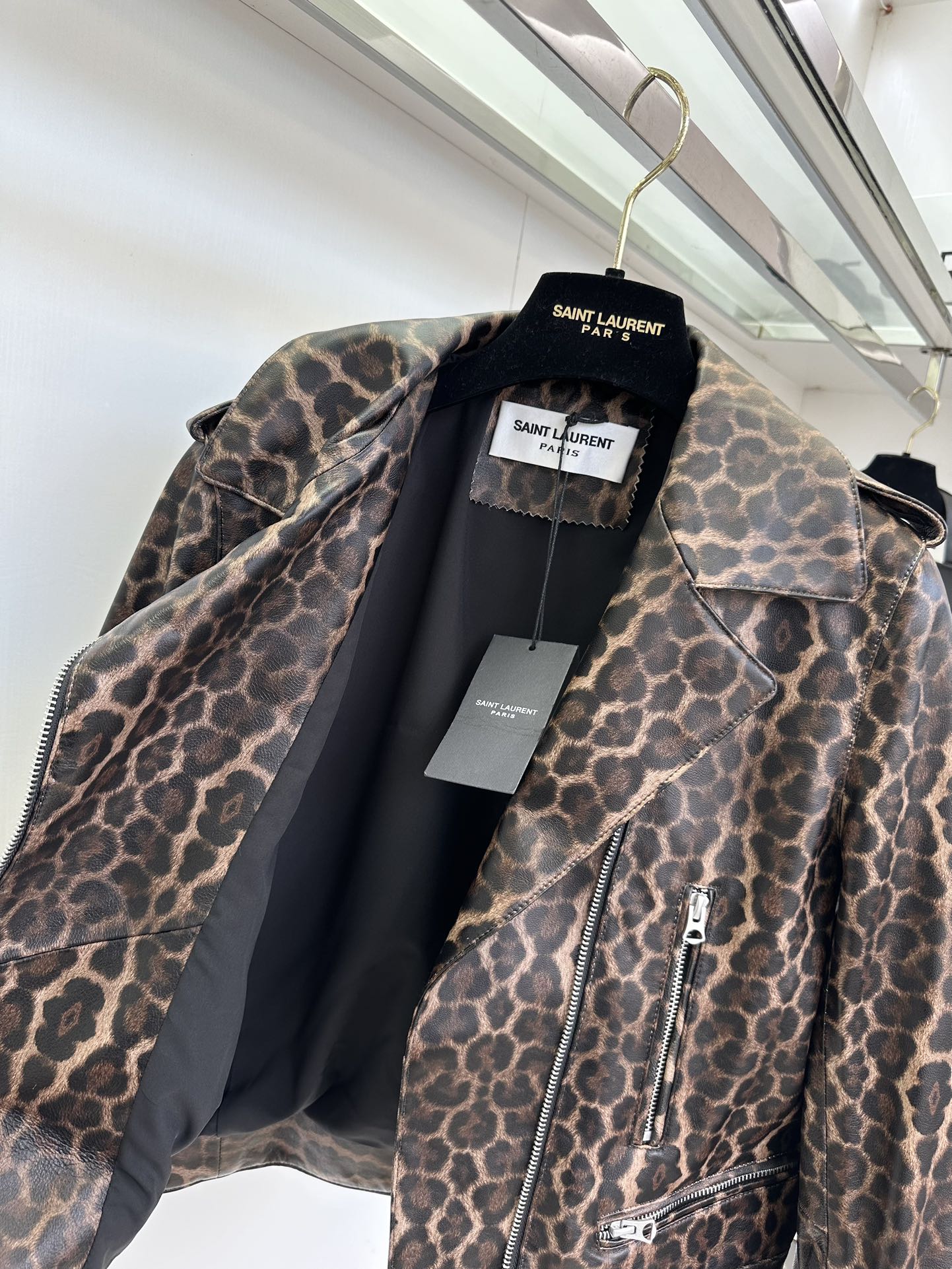 Women's Leopard Print Sheepskin Biker Jacket - Soft & Stylish 6 i1756710799 4277 4