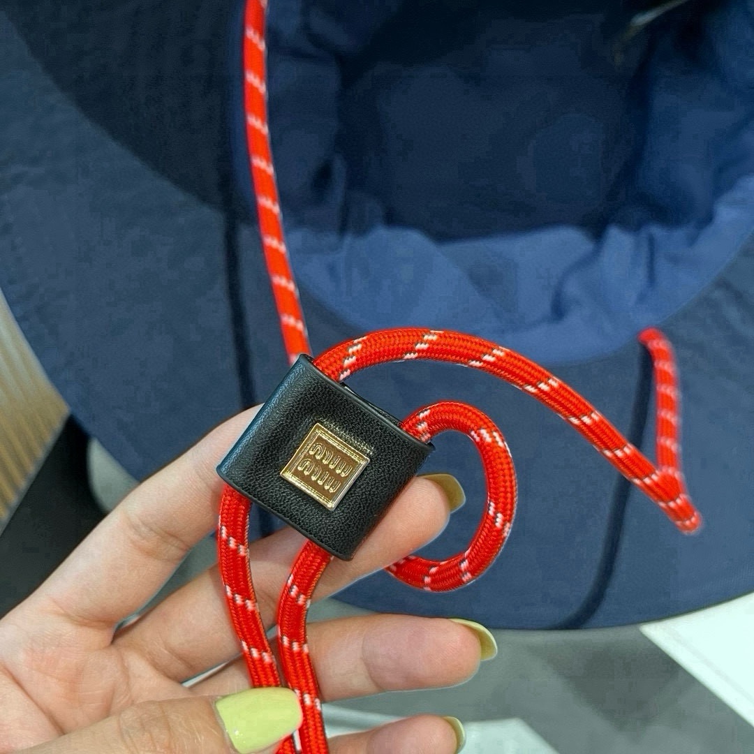 🆕

miumiu缪缪专柜款渔夫帽，高端定制，头围57cm