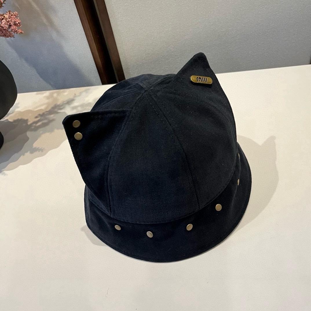 🆕

缪缪miumiu春夏款猫耳朵柳丁渔夫帽，纯棉面料，做工高级，头围57cm