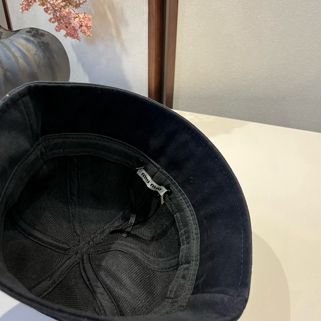 🆕

缪缪miumiu春夏款猫耳朵柳丁渔夫帽，纯棉面料，做工高级，头围57cm