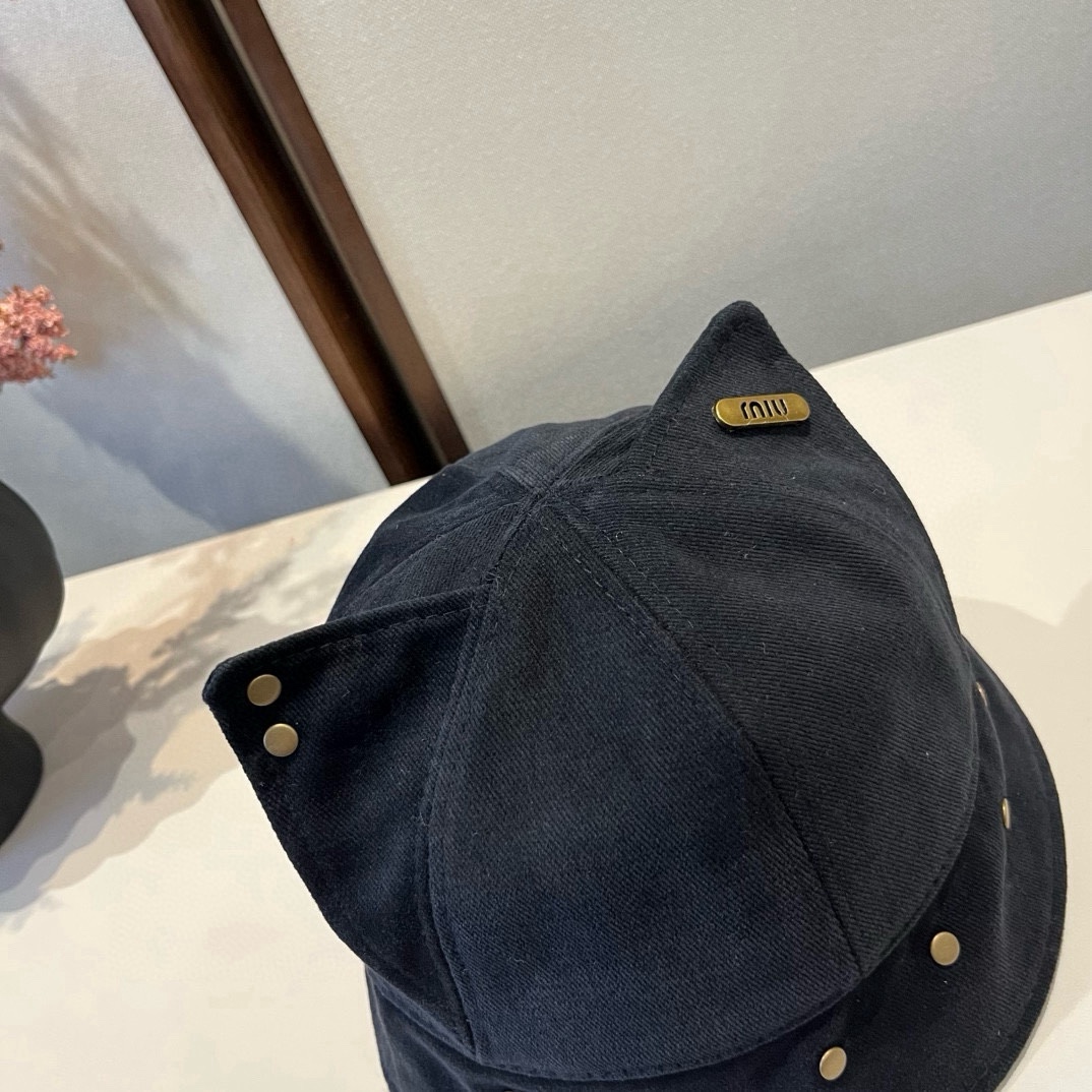 🆕

缪缪miumiu春夏款猫耳朵柳丁渔夫帽，纯棉面料，做工高级，头围57cm