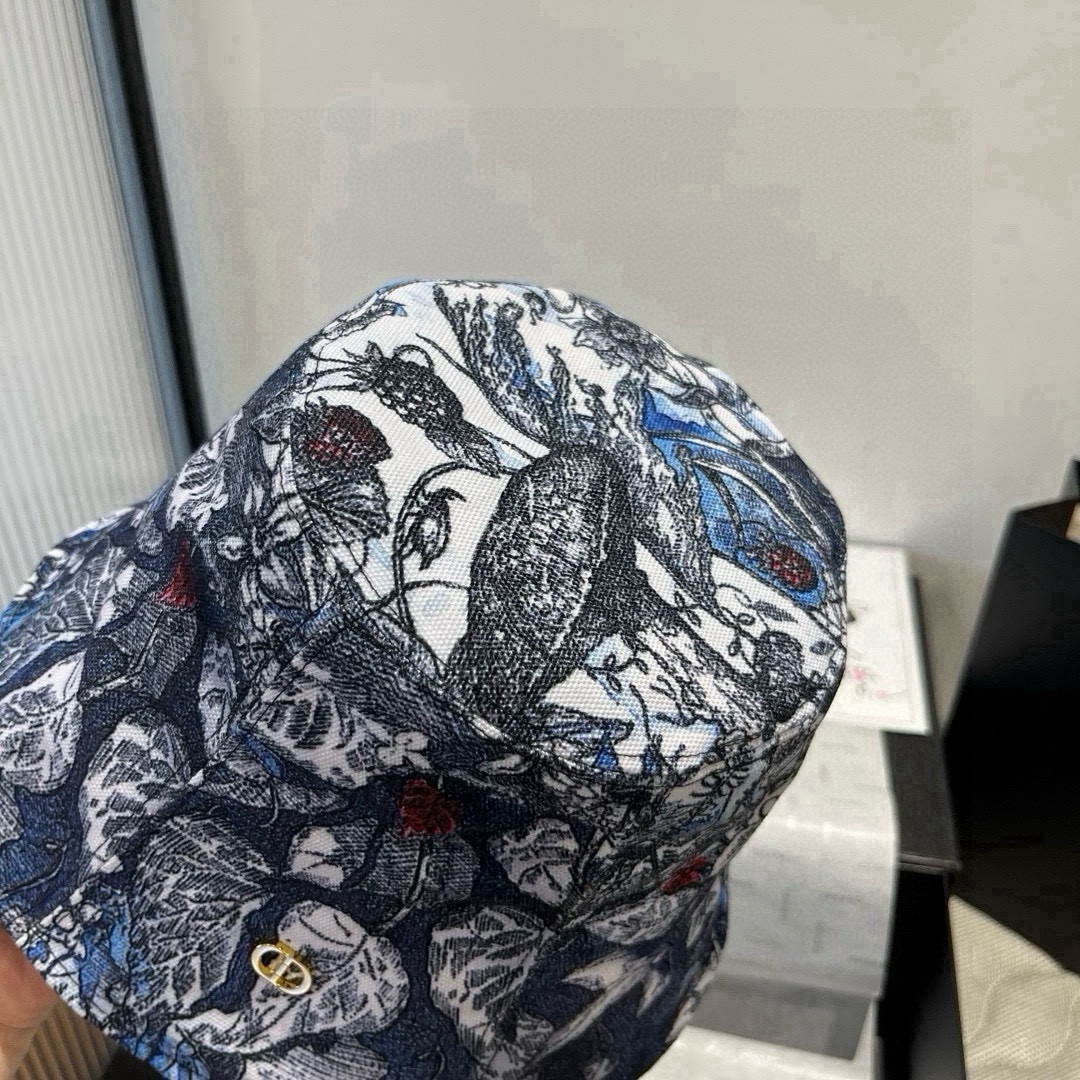 🆕

Dior迪奥新款渔夫帽，休闲桶帽，头围57cm