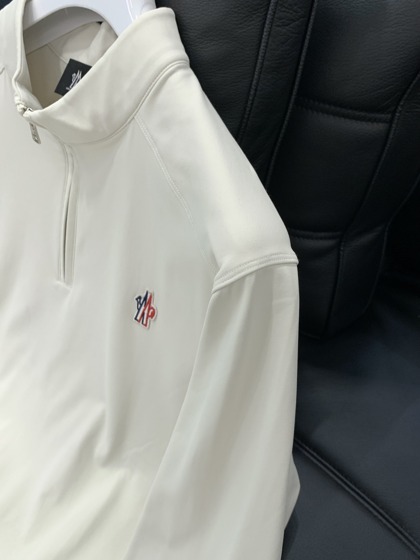 ，Moncler 蒙口，2025秋季最新品，专柜同步有售，原单狠货，时尚休闲圆领长袖T恤，上身舒适！吸睛