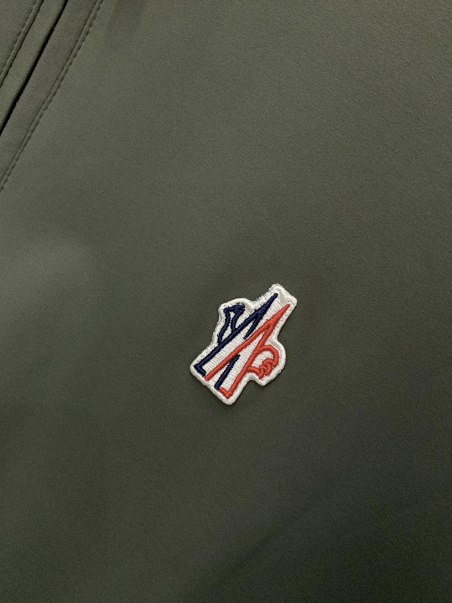 ，Moncler 蒙口，2025秋季最新品，专柜同步有售，原单狠货，时尚休闲圆领长袖T恤，上身舒适！吸睛