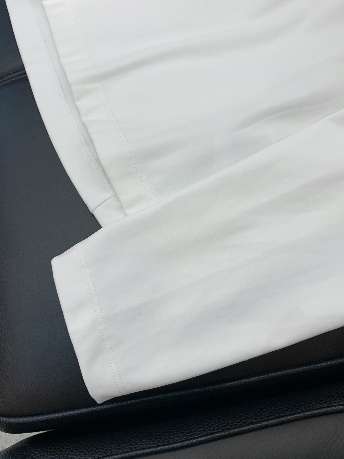 ，Moncler 蒙口，2025秋季最新品，专柜同步有售，原单狠货，时尚休闲圆领长袖T恤，上身舒适！吸睛