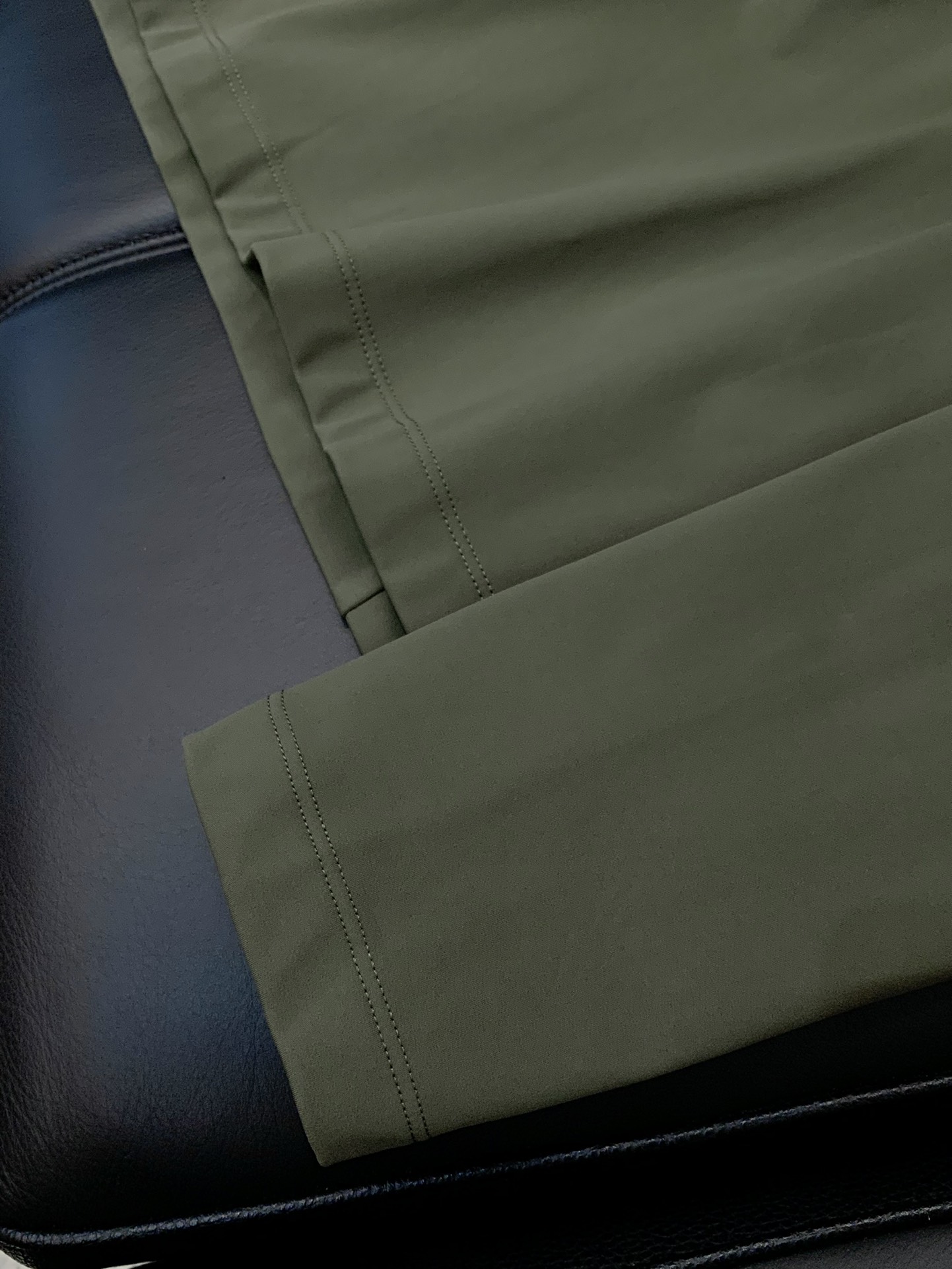 ，Moncler 蒙口，2025秋季最新品，专柜同步有售，原单狠货，时尚休闲圆领长袖T恤，上身舒适！吸睛