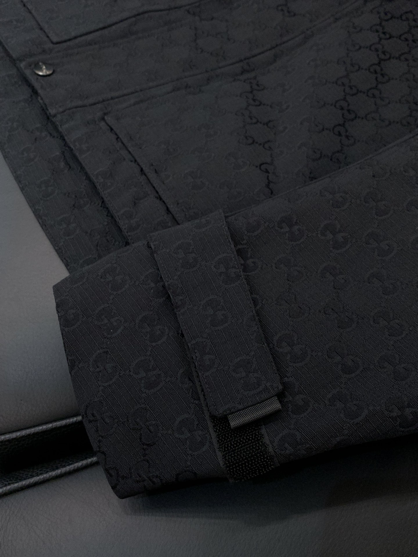 ，Gucci 古驰，2025秋季最新款，专柜同步有售，原单狠货，时尚休闲夹克外套，帽子可摘，上身很有特点