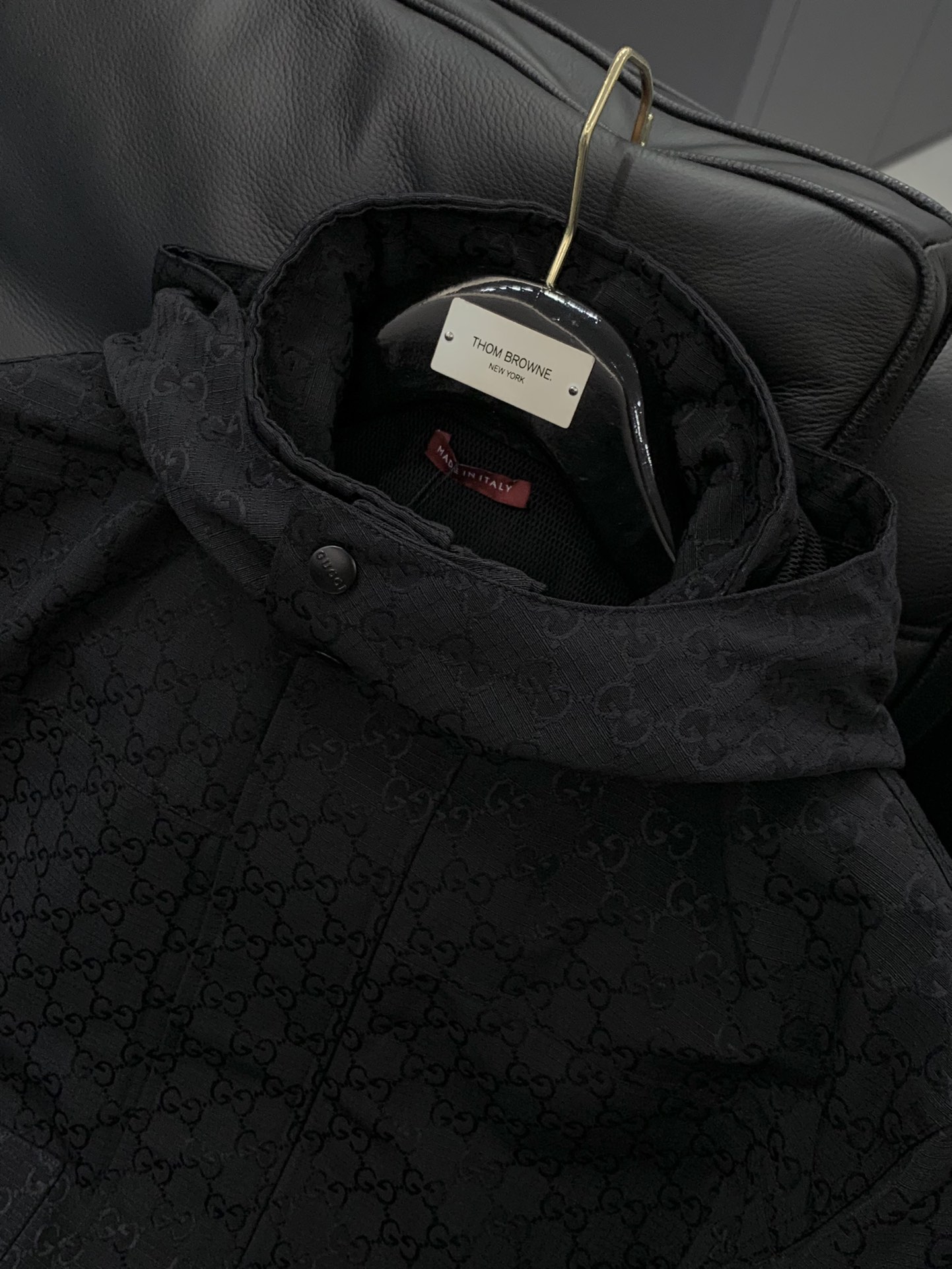 ，Gucci 古驰，2025秋季最新款，专柜同步有售，原单狠货，时尚休闲夹克外套，帽子可摘，上身很有特点