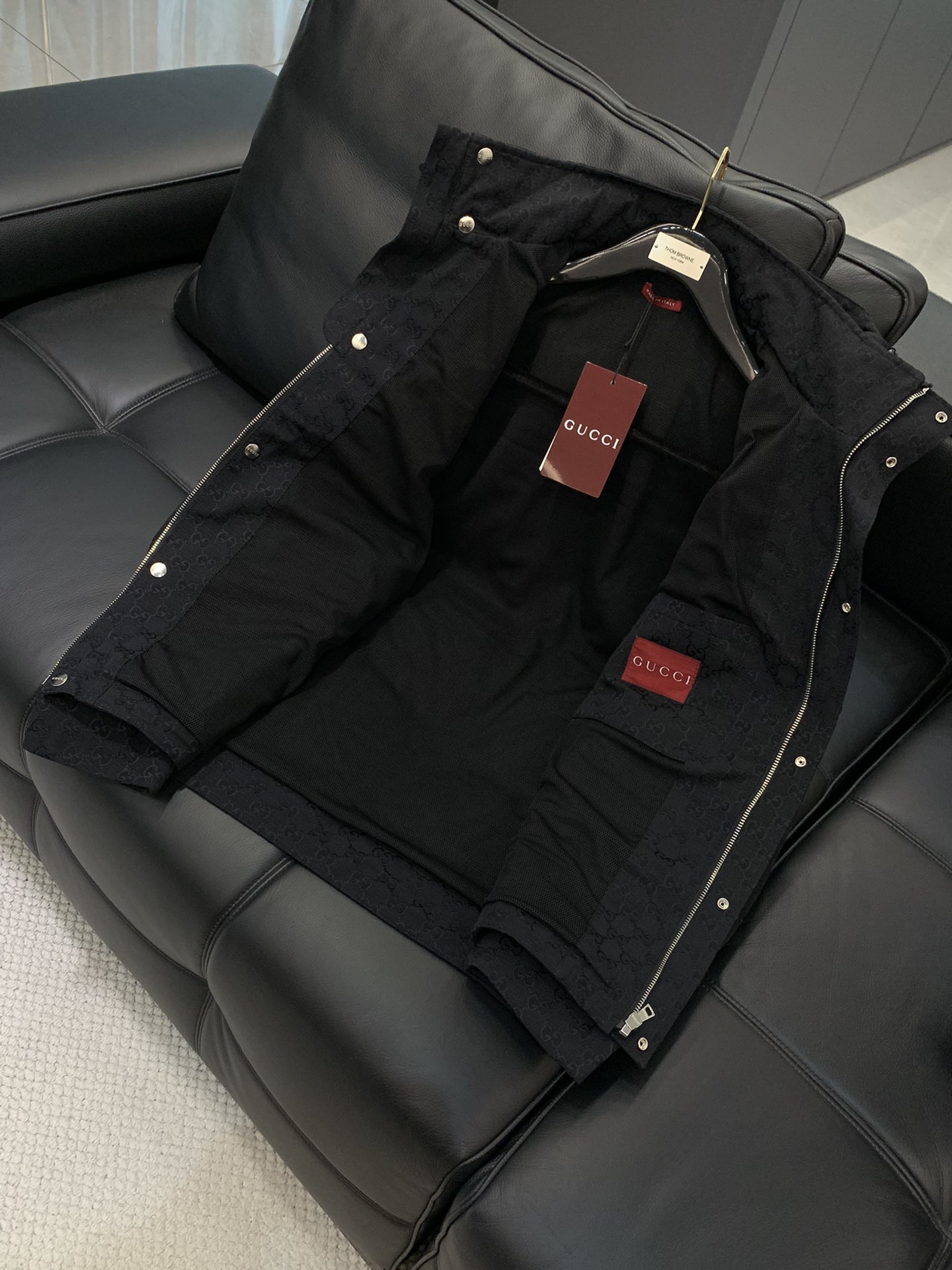 ，Gucci 古驰，2025秋季最新款，专柜同步有售，原单狠货，时尚休闲夹克外套，帽子可摘，上身很有特点