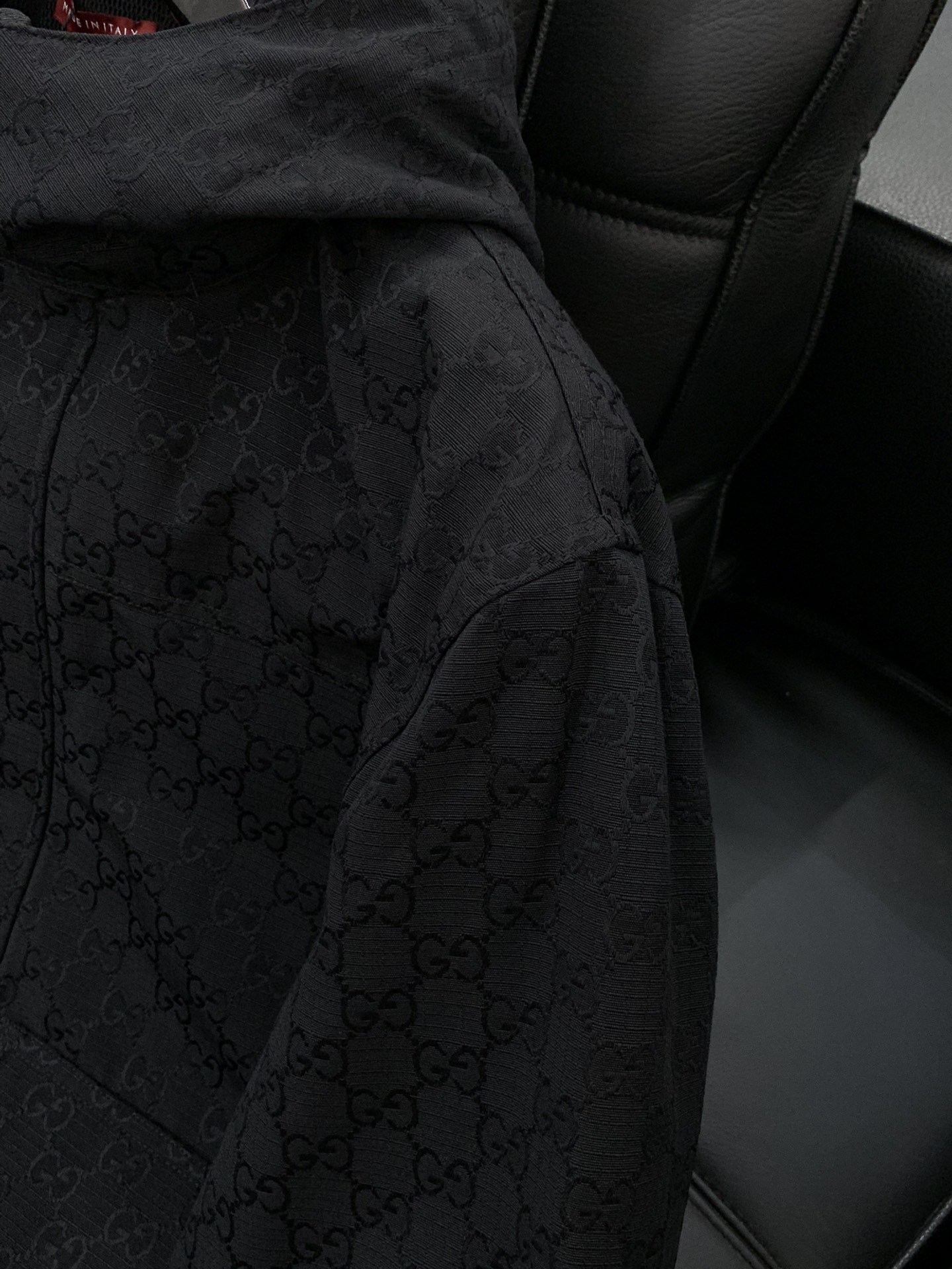 ，Gucci 古驰，2025秋季最新款，专柜同步有售，原单狠货，时尚休闲夹克外套，帽子可摘，上身很有特点