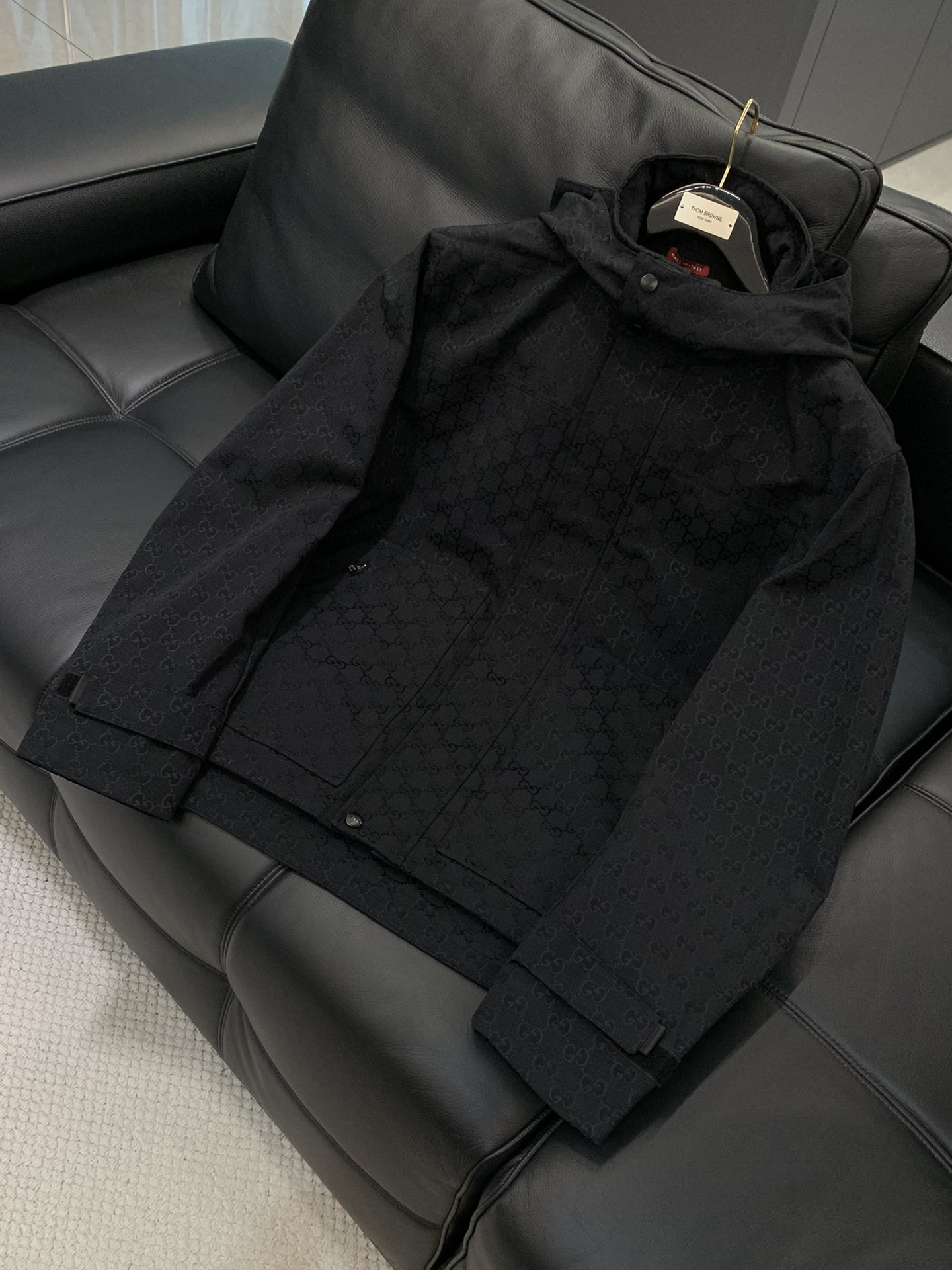 ，Gucci 古驰，2025秋季最新款，专柜同步有售，原单狠货，时尚休闲夹克外套，帽子可摘，上身很有特点