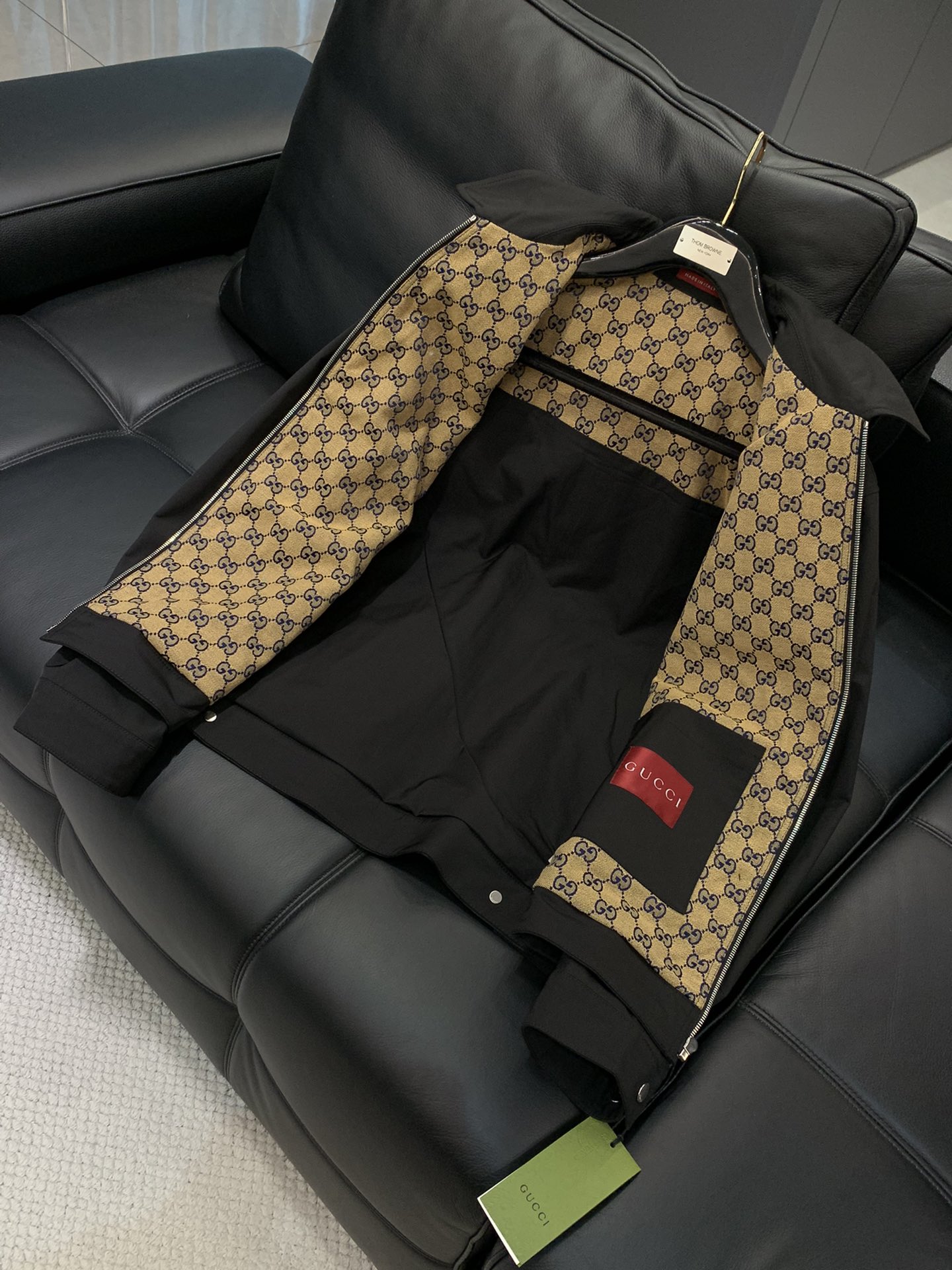 ，Gucci 古驰，2025秋季最新款，专柜同步有售，原单狠货，时尚休闲夹克外套，上身很有特点！吸睛而有