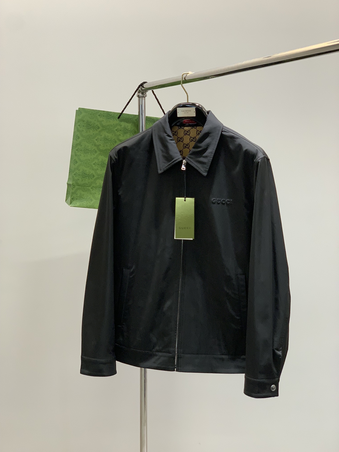 ，Gucci 古驰，2025秋季最新款，专柜同步有售，原单狠货，时尚休闲夹克外套，上身很有特点！吸睛而有