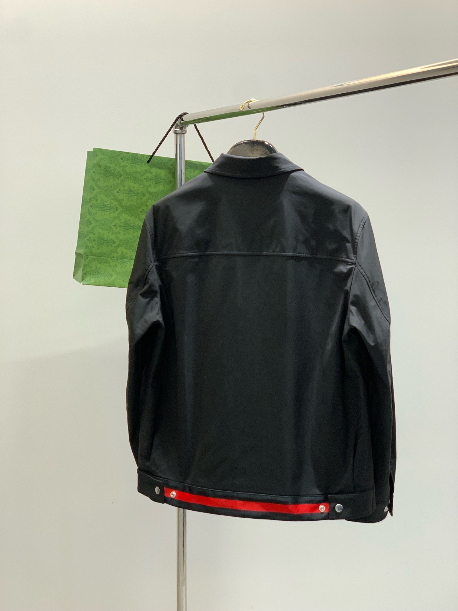 ，Gucci 古驰，2025秋季最新款，专柜同步有售，原单狠货，时尚休闲夹克外套，上身很有特点！吸睛而有