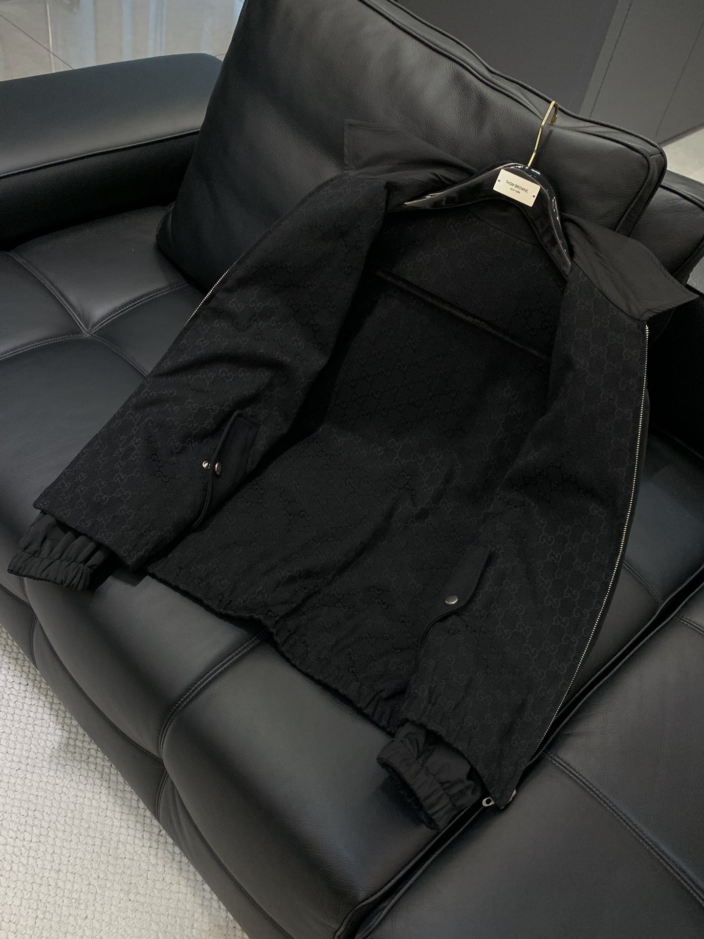 ，Gucci 古驰，2025秋季最新款，专柜同步有售，原单狠货，时尚休闲两面穿夹克外套，上身很有特点！吸