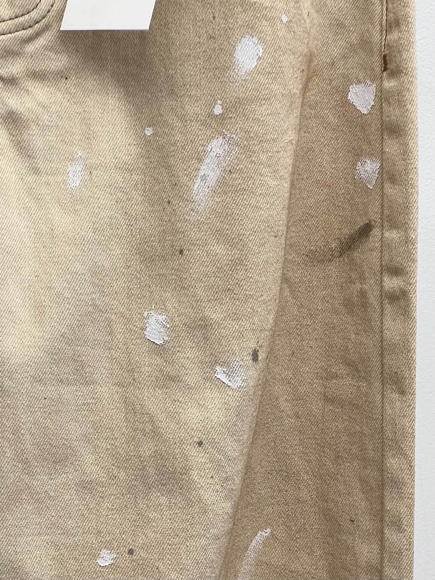 acne studio*泼墨弯刀牛仔裤此款牛仔裤采用弯刀宽松版型选用浅色水洗无弹力牛仔布制成点缀脏染效果