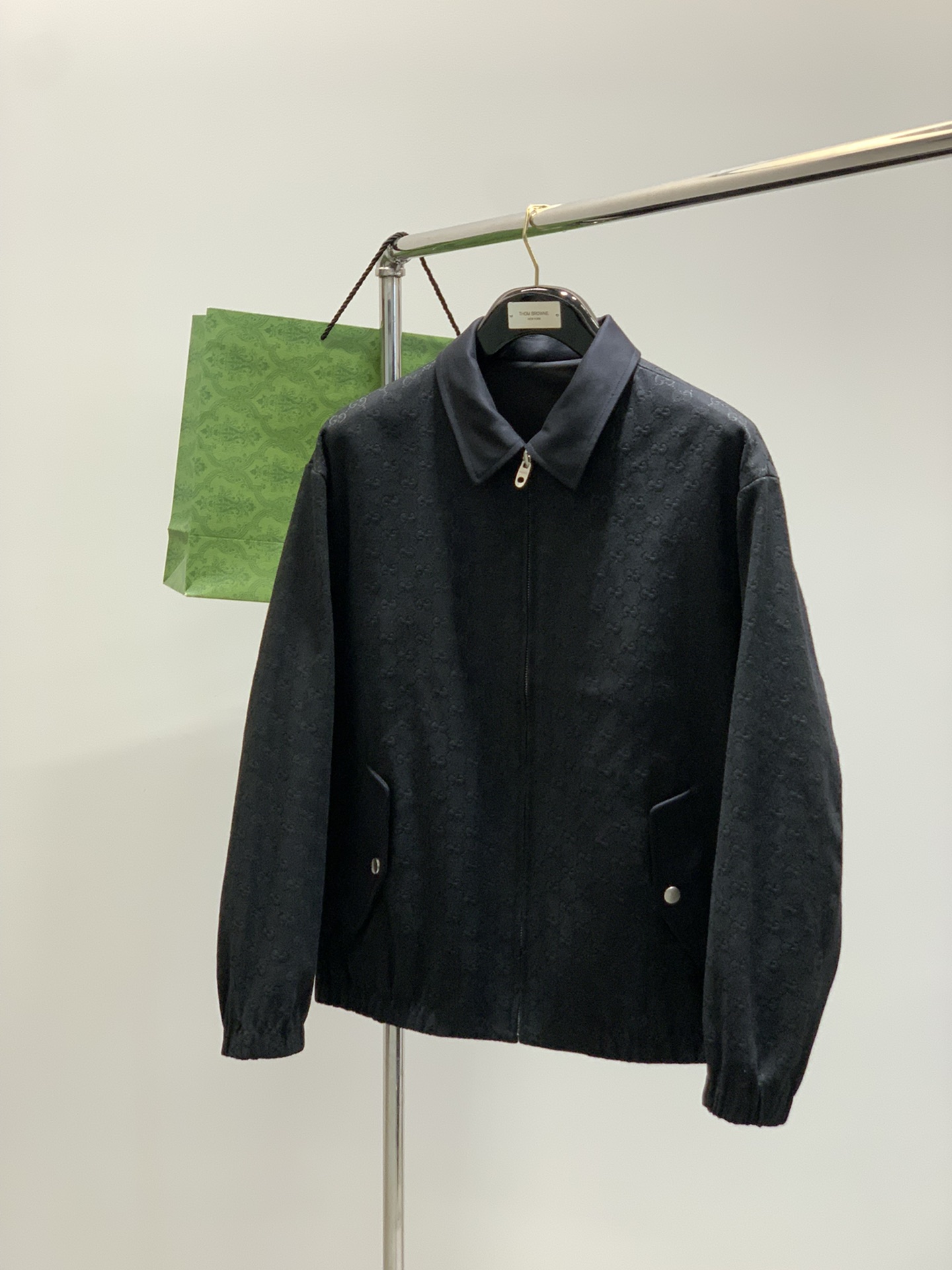 ，Gucci 古驰，2025秋季最新款，专柜同步有售，原单狠货，时尚休闲两面穿夹克外套，上身很有特点！吸