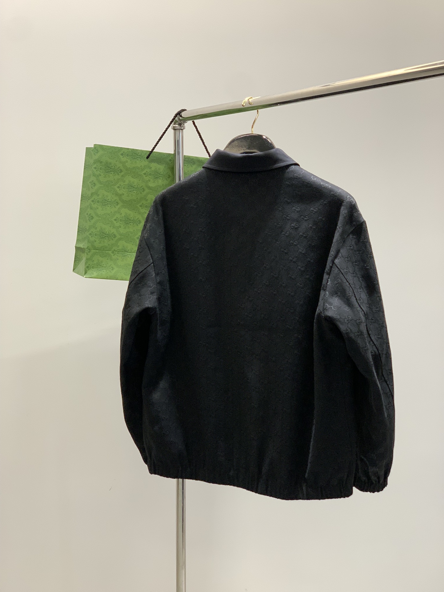 ，Gucci 古驰，2025秋季最新款，专柜同步有售，原单狠货，时尚休闲两面穿夹克外套，上身很有特点！吸