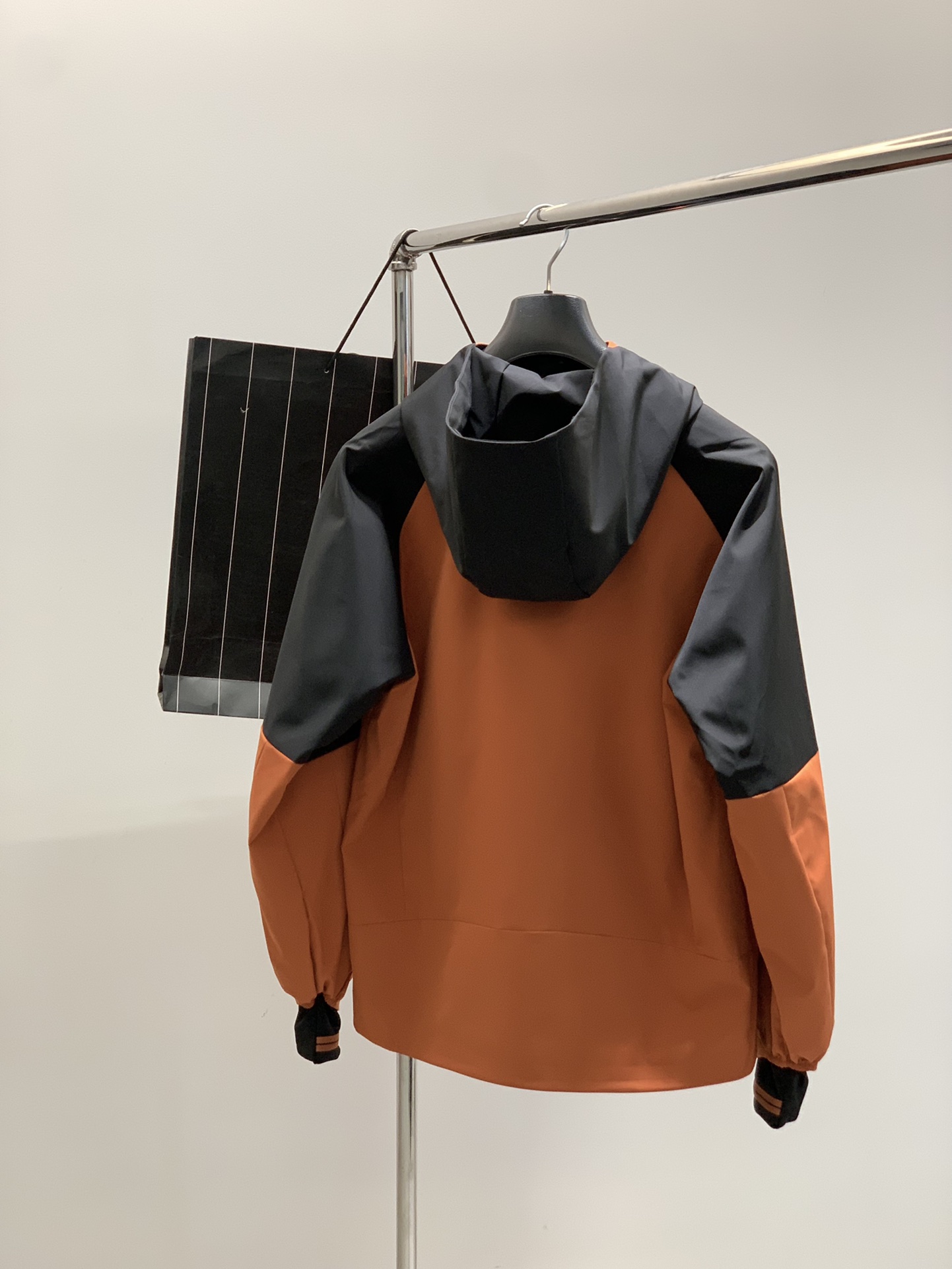 ，杰尼亚 Zegna，2025秋季最新品，专柜同步有售，原单狠货，时尚休闲连帽夹克外套，采用进口原版面料