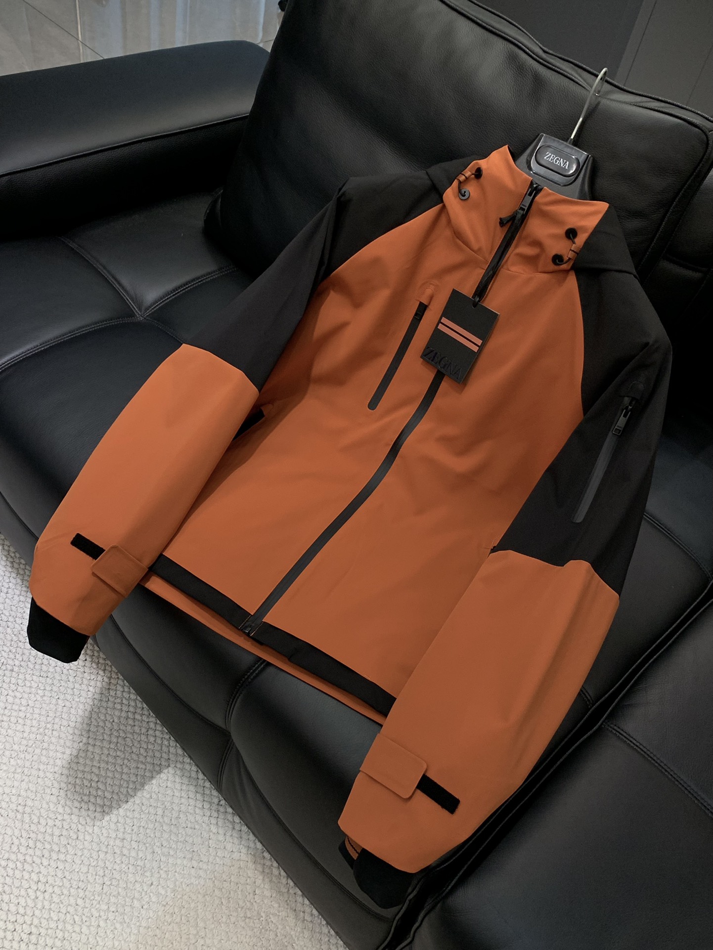 ，杰尼亚 Zegna，2025秋季最新品，专柜同步有售，原单狠货，时尚休闲连帽夹克外套，采用进口原版面料